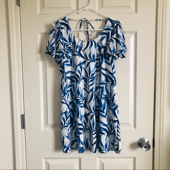 Mango Dresses & Skirts - Mango Floral Flutter Sleeve Dress